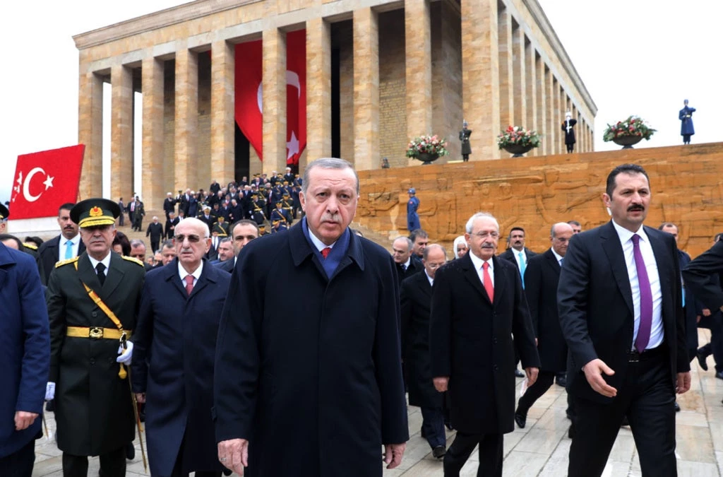 Άρχισαν τα όργανα: Έτοιμες να εγκαταλείψουν την Τουρκία οι αυτοκινητοβιομηχανίες – Κουνούν μαντήλι – Βλέπουν άσχημα μαντάτα για τον Ερντογάν